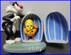 1994 rare and unique Warner Bros. Figurine-SYLVESTER AND Tweety Bird