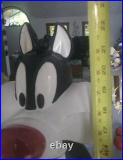 23 Sylvester and Tweety Bird Statue- 1999- Looney Tunes- Warner Bros. Rare