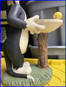 25 Sylvester & Tweety Bird HEAVY BIRD BATH RARE Warner Brothers Store Statue
