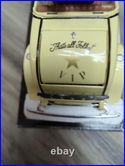 ERTL 1930 FORD MODEL A ROADSTER WARNER BROS. PEPE LE PEW DIECAST CAR NIB Rare