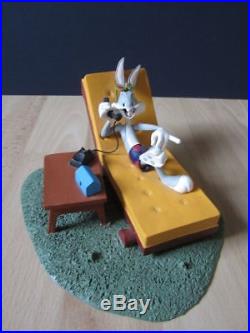 Extremely Rare! Looney Tunes Bugs Bunny Taking Sunbath in Chair Figurine Statue