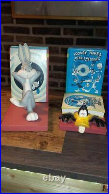 Extremely Rare! Looney Tunes Bugs Bunny and Daffy Duck Figurine Bookends Statues