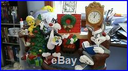 Extremely Rare! Looney Tunes Christmas Table Clock Figurine Statue