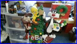 Extremely Rare! Looney Tunes Christmas Table Clock Figurine Statue
