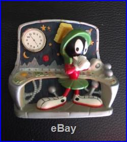 Extremely Rare! Looney Tunes Marvin The Martian in Spaceship Fig Clock Statue