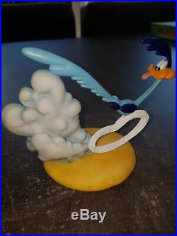 Extremely Rare! Looney Tunes Road Runner Running From Coyote Figurine Statue