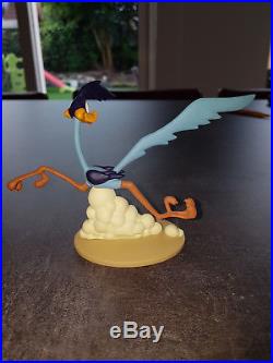 Extremely Rare! Looney Tunes Road Runner Running From Wile E Coyote Fig Statue