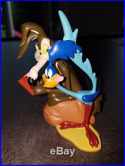 Extremely Rare! Looney Tunes Road Runner Taunting Wile E Coyote Figurine Statue