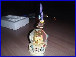 Extremely Rare! Looney Tunes Road Runner & Wile E Coyote Figurine Globe Statue