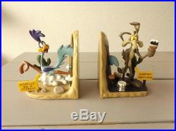 Extremely Rare! Looney Tunes Road Runner and Wile E Coyote Bookends Statues Set