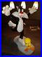 Extremely_Rare_Looney_Tunes_Sylvester_Running_After_Tweety_Big_Figurine_Statue_01_dyko