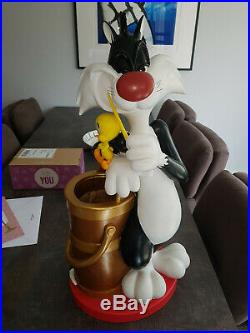 Extremely Rare! Looney Tunes Sylvester and Tweety Umbrella Stand Big Fig Statue