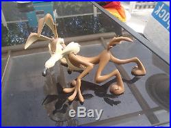 Extremely Rare! Looney Tunes Wile E Coyote Hunting Demons & Merveilles Statue