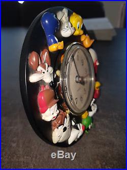 Extremely Rare! Looney Tunes Wile E Coyote Road Runner Figurine Clock Statue