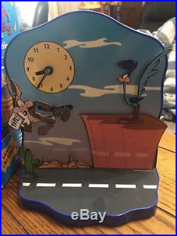 Extremely Rare! Looney Tunes Wile E Coyote & Road Runner Moving Fig Clock Statue