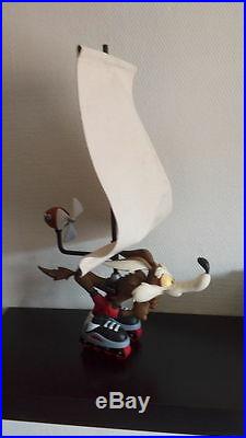 Extremely Rare! Looney Tunes Wile E Coyote Sailing After Road Runner Big Statue