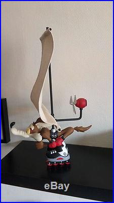 Extremely Rare! Looney Tunes Wile E Coyote Sailing After Road Runner Big Statue