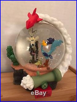Extremely Rare! Looney Tunes Wile E Coyote Targeting Road Runner Globe Statue