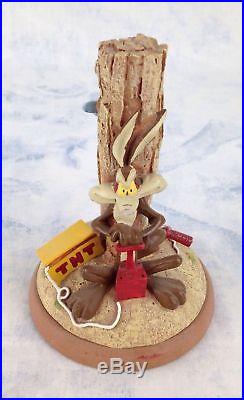 Extremely Rare! Looney Tunes Wile E Coyote Waiting to Blow Up Road Runner Statue