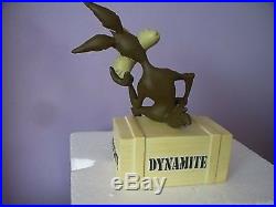 Extremely Rare! Looney Tunes Wile E Coyote on Dynamite Crate LE Figurine Statue