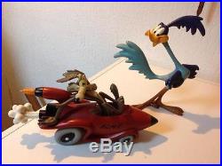 Extremely Rare! Looney Tunes Wile E. Coyote with Roadrunner Figurine Statue Set