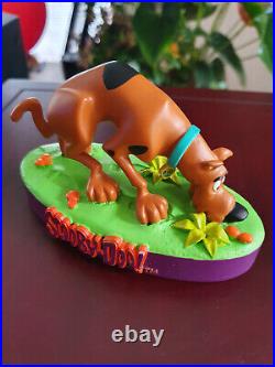 Extremely Rare! Scooby Doo Looking For A Trail Figurine Statue