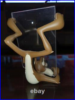 Extremely Rare! Wile E Coyote Demons Merveilles Figurine Picture Frame Statue