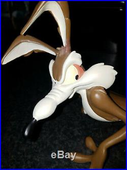 Extremely Rare! Wile E Coyote Hunting for Road Runner Demons & Merveilles Statue