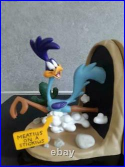 Extremely Rare! Wile E Coyote with Road Runner Figurine Bookends Statue Set