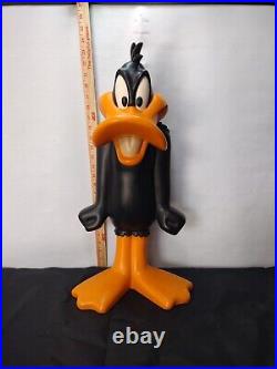 Extremely rare! 23 1996 Vintage Daffy Duck statue. Warner Bros Studio Store