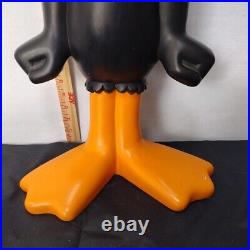 Extremely rare! 23 1996 Vintage Daffy Duck statue. Warner Bros Studio Store