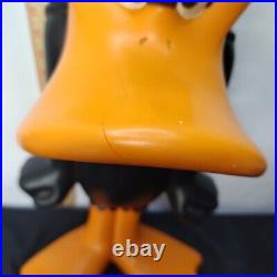 Extremely rare! 23 1996 Vintage Daffy Duck statue. Warner Bros Studio Store