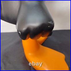 Extremely rare! 23 1996 Vintage Daffy Duck statue. Warner Bros Studio Store