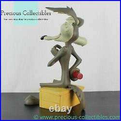 Extremely rare! Wile E. Coyote big statue. Warner Bros. Looney Tunes