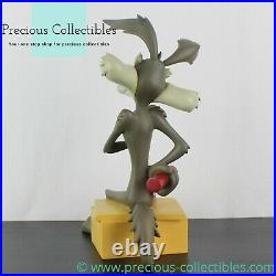 Extremely rare! Wile E. Coyote big statue. Warner Bros. Looney Tunes