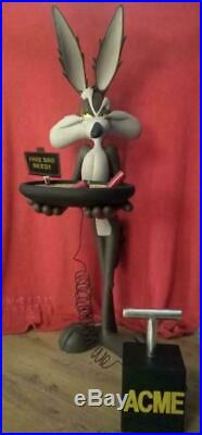 LIFE SIZE SUPER RARE Wile E Coyote waiter butler statue big fig Looney Tunes