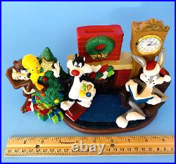 Looney Tunes RARE Vtg 1996 Special Edition Christmas Figurine with Clock SEE VIDEO