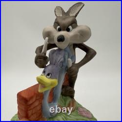 Looney Tunes Wile E. Coyote & Road Runner Ceramic Figure Music 1979 Rare VTG