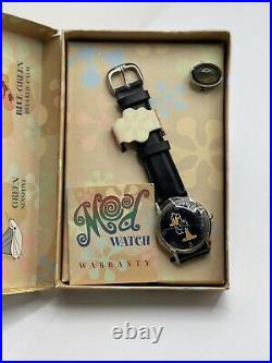 RARE 1994 Daffy Duck Warner Bros Mood Changing Color Watch & Ring