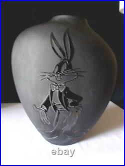 RARE 1996 Warner Bros 12 inch Sandcarved Ebony Pillow Vase Bug Bunny in Tuxedo