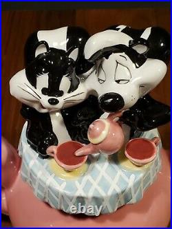 RARE 1998 Pepe Le Pew & Sylvester Cat Tea Pot Warner Bros Valentines Vintage