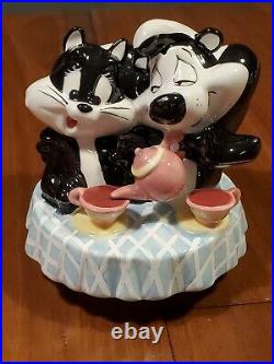 RARE 1998 Pepe Le Pew & Sylvester Cat Tea Pot Warner Bros Valentines Vintage