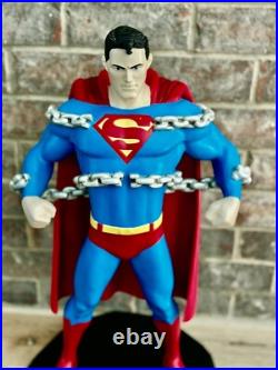 RARE. 2001 Superman Warner Bros Studio Exclusive Statue 25 Tall, 16 lbs, EX/NM RARE. 2001 Superman Warner Bros Studio Exclusive Statue 25 Tall, 16 lbs, EX/NM