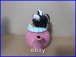 RARE AND PRISTINE 1999 Warner Bros. Pepe LePew & Penelope Having Tea Teapot WithOB RARE AND PRISTINE 1999 Warner Bros. Pepe LePew & Penelope Having Tea Teapot WithOB