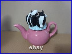 RARE AND PRISTINE 1999 Warner Bros. Pepe LePew & Penelope Having Tea Teapot WithOB RARE AND PRISTINE 1999 Warner Bros. Pepe LePew & Penelope Having Tea Teapot WithOB