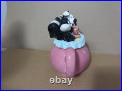 RARE AND PRISTINE 1999 Warner Bros. Pepe LePew & Penelope Having Tea Teapot WithOB RARE AND PRISTINE 1999 Warner Bros. Pepe LePew & Penelope Having Tea Teapot WithOB