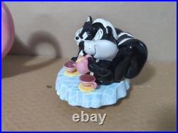 RARE AND PRISTINE 1999 Warner Bros. Pepe LePew & Penelope Having Tea Teapot WithOB RARE AND PRISTINE 1999 Warner Bros. Pepe LePew & Penelope Having Tea Teapot WithOB
