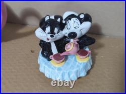 RARE AND PRISTINE 1999 Warner Bros. Pepe LePew & Penelope Having Tea Teapot WithOB RARE AND PRISTINE 1999 Warner Bros. Pepe LePew & Penelope Having Tea Teapot WithOB