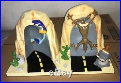 RARE Looney Tunes Wile E Coyote & Roadrunner Resin Bookends Cartoon Vintage