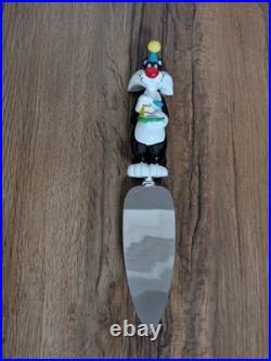 RARE Warner Bros Looney Tunes cake stand & server Bugs, Taz, Sylvester, Wile E